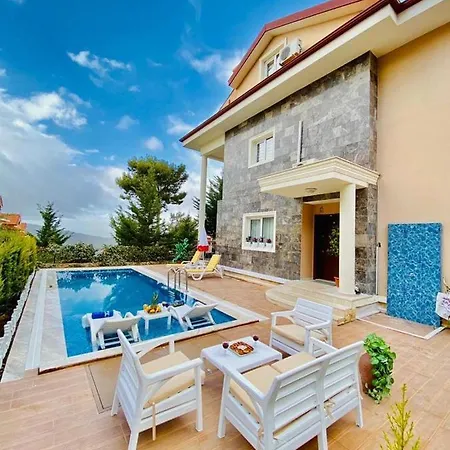 Villa Oludenizde Kiralik Esyali Mustakil Havuzlu 4+1 *