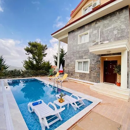 ölüdenizde Kiralık Eşyalı Müstakil Havuzlu 4+1 * Fethiye
