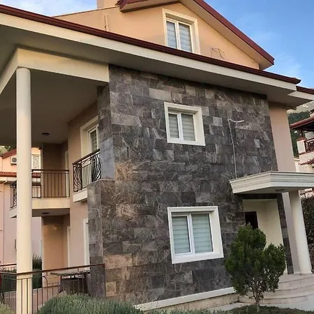 ölüdenizde Kiralık Eşyalı Müstakil Havuzlu 4+1 Villa Fethiye
