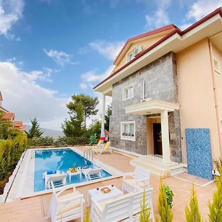 ölüdenizde Kiralık Eşyalı Müstakil Havuzlu 4+1