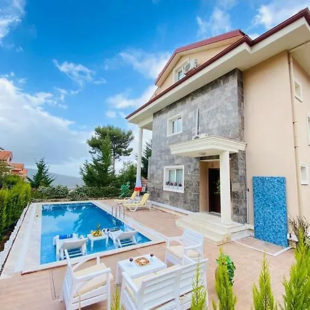 ölüdenizde Kiralık Eşyalı Müstakil Havuzlu 4+1 Villa Fethiye