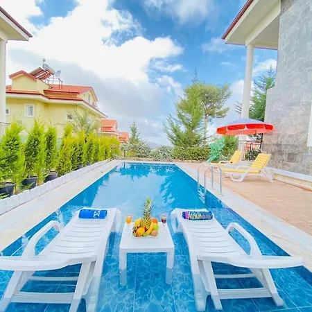 ölüdenizde Kiralık Eşyalı Müstakil Havuzlu 4+1