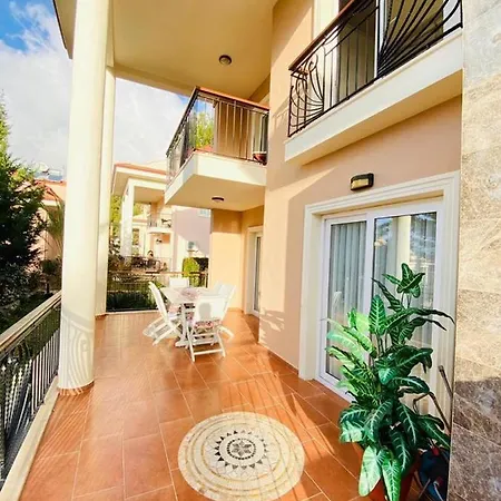ölüdenizde Kiralık Eşyalı Müstakil Havuzlu 4+1 Villa Fethiye