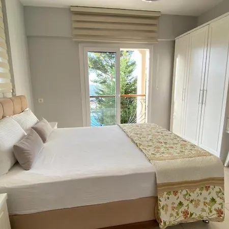 ölüdenizde Kiralık Eşyalı Müstakil Havuzlu 4+1 * Fethiye