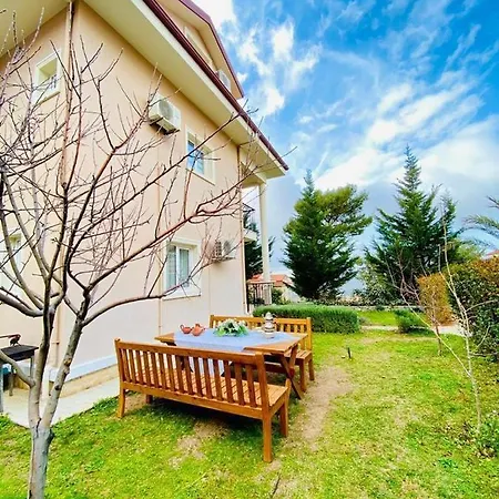 Villa ölüdenizde Kiralık Eşyalı Müstakil Havuzlu 4+1 *